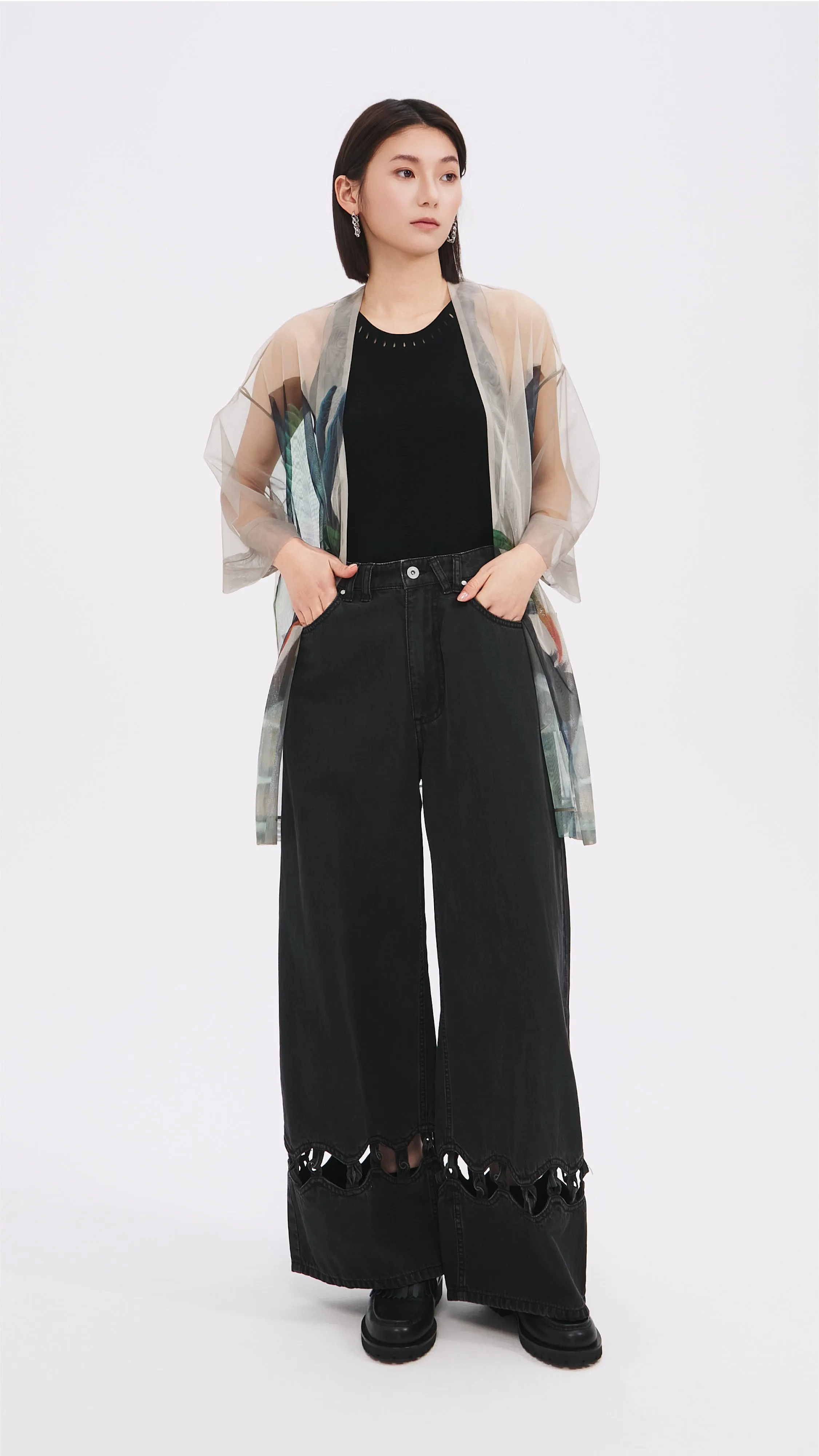 Cut Out Trims Jeans
