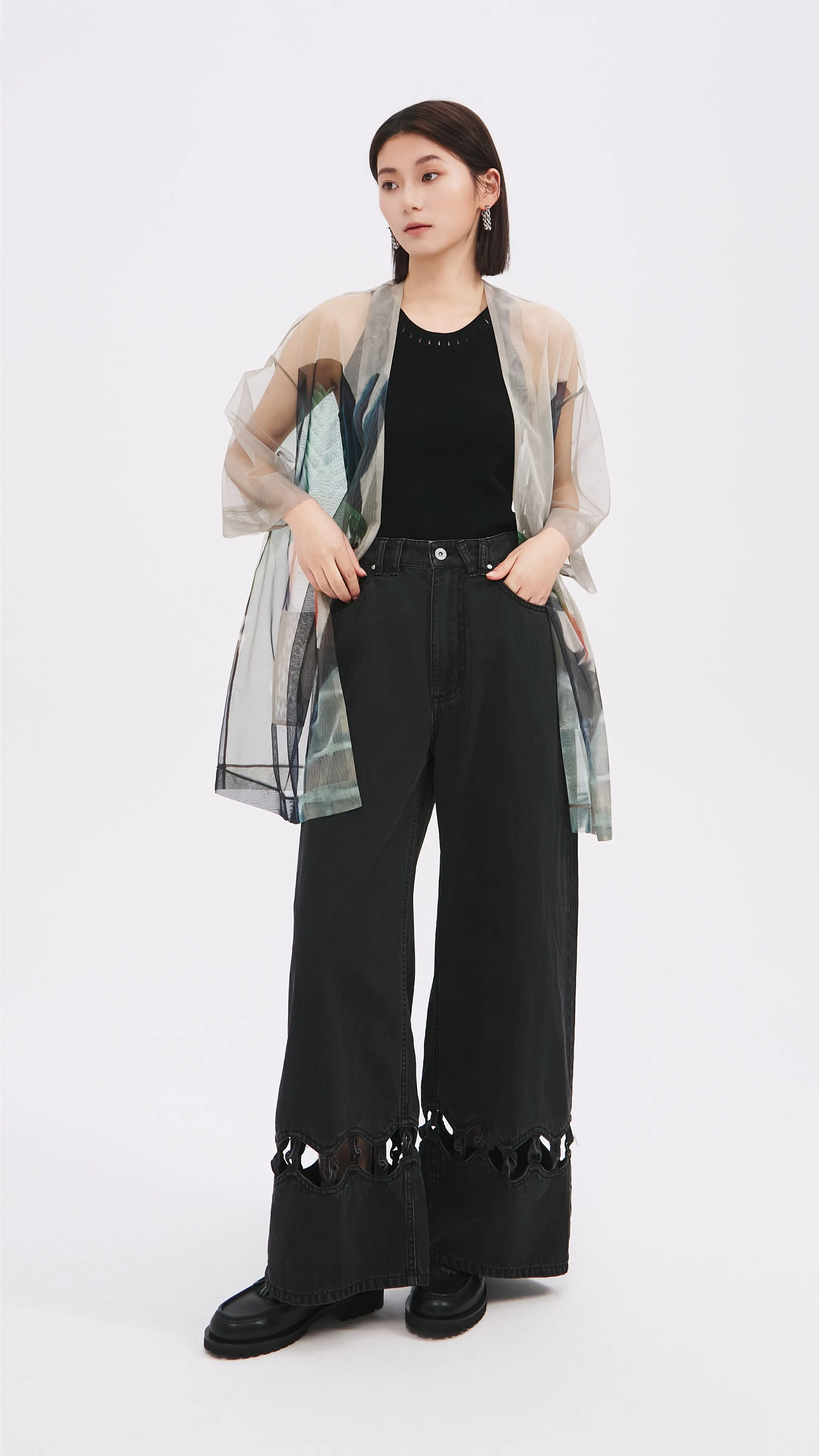 Cut Out Trims Jeans