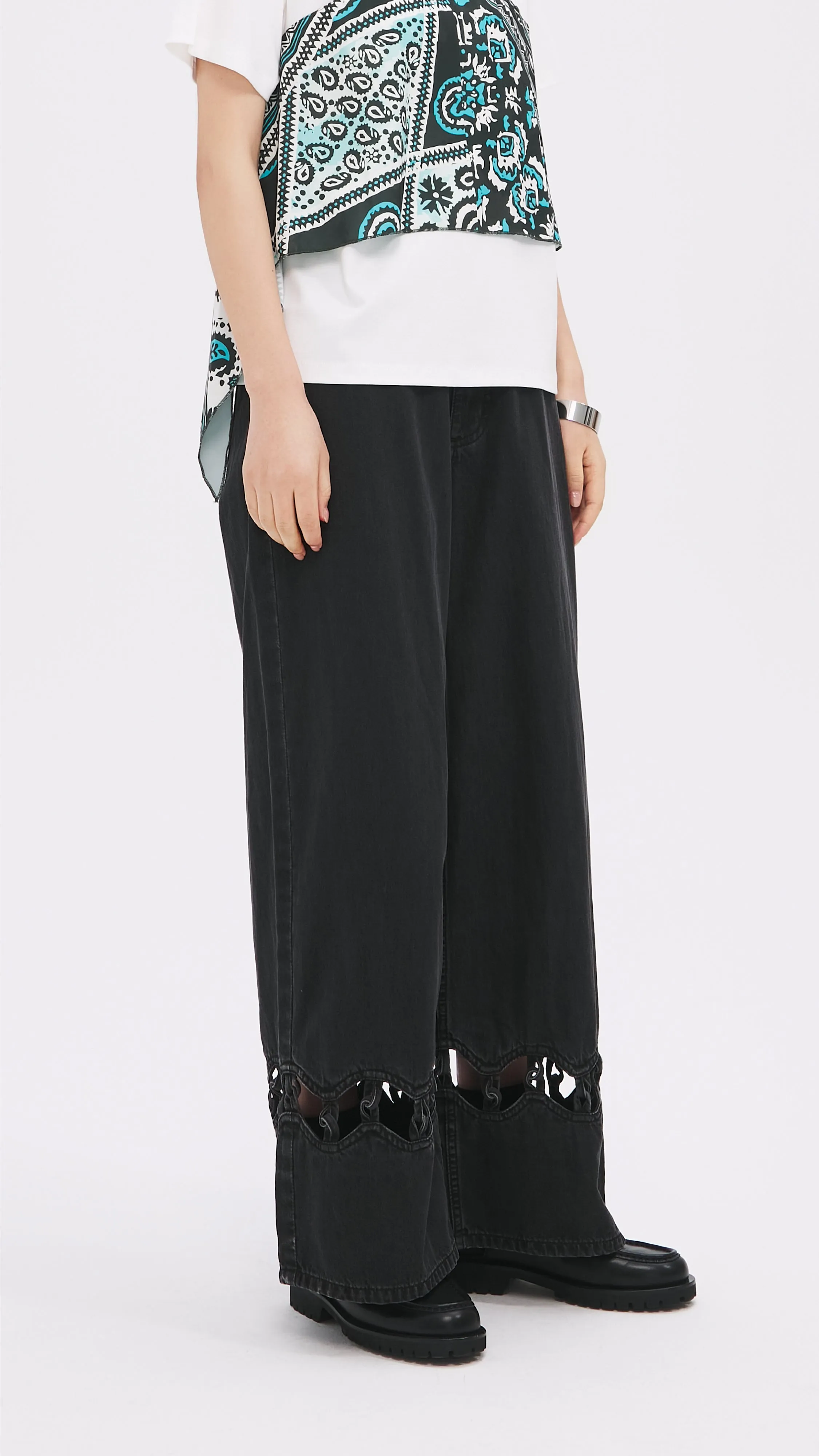 Cut Out Trims Jeans